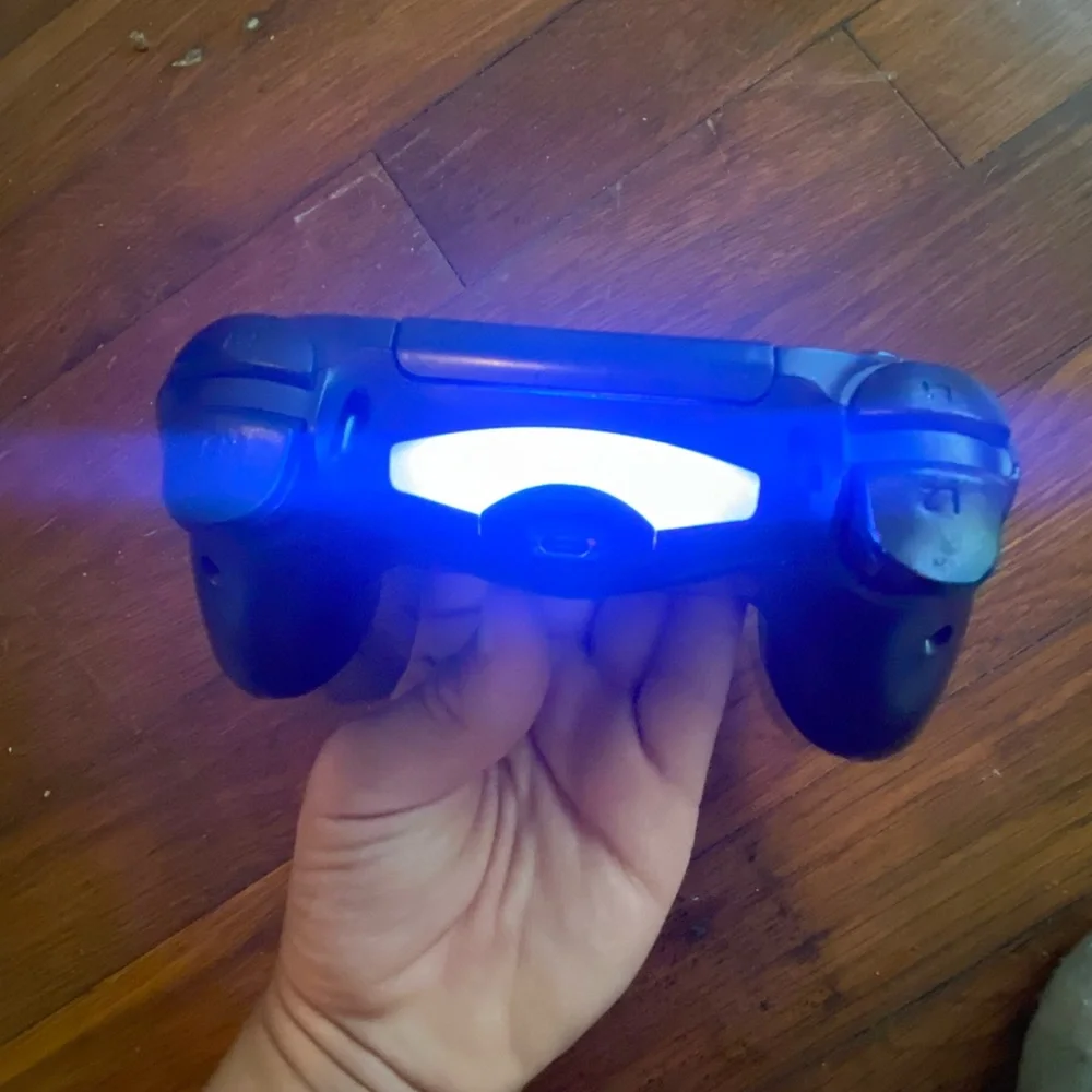 PS4 controller - Picture 3 of 3